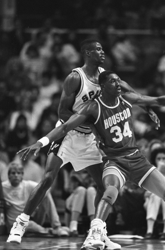 Hoops Lab – Impressions of Hakeem Olajuwon compared to