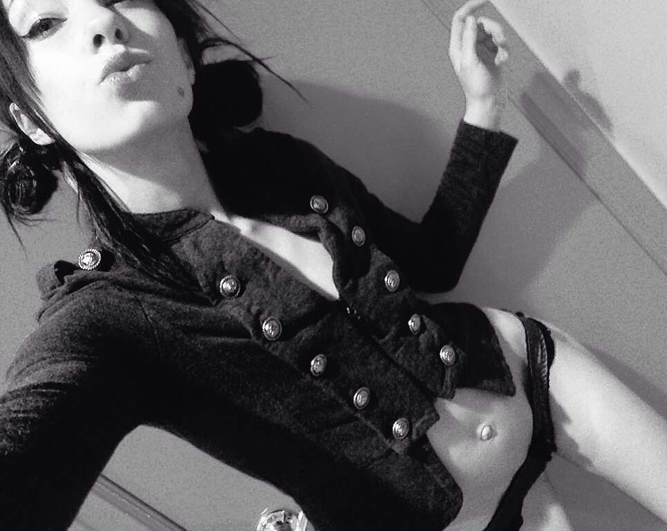 suprsmashnips:  👽blk&amp;white👽