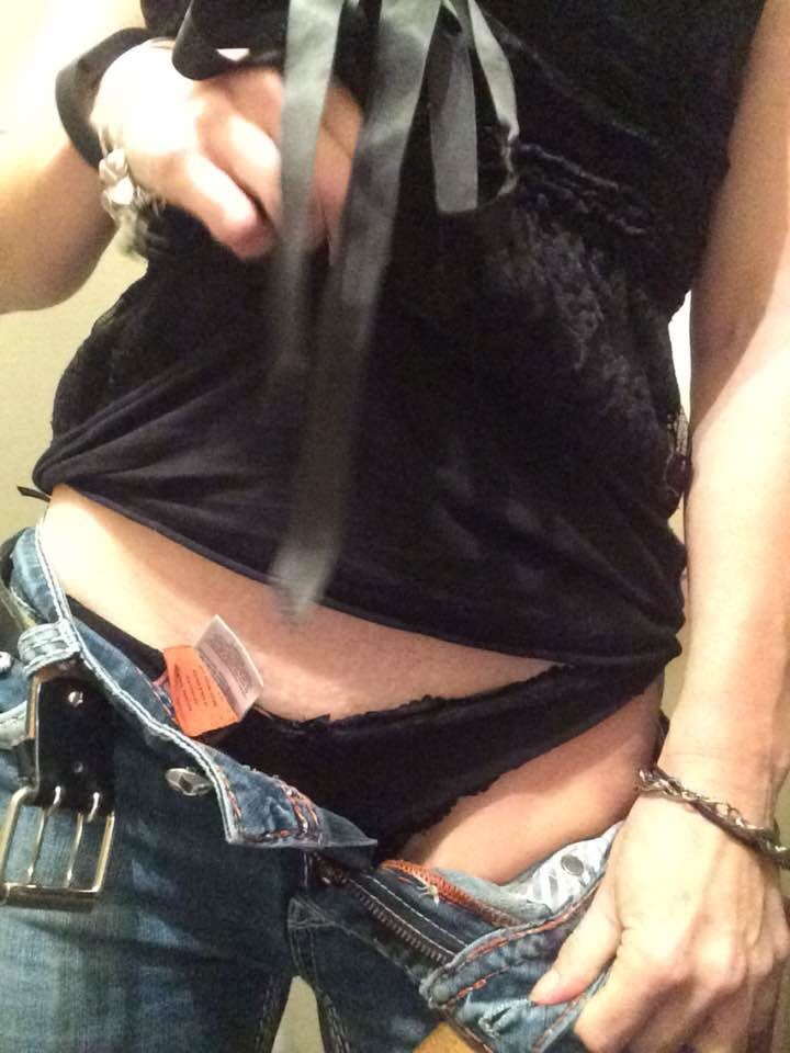 sirsplayground:  Feeling naughty at work today, Sir💋.  Thank you for your Submission.