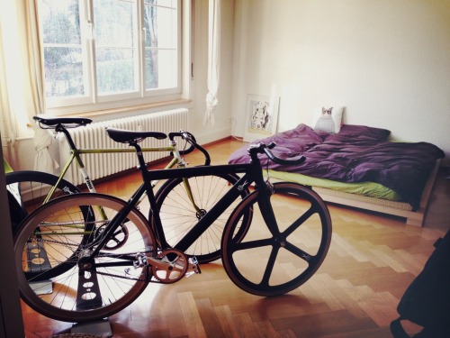fixed-motion:  How could you sleep #fixie #fiedgear #singlespeed