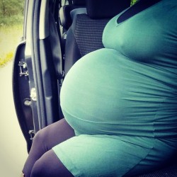 my-pregnant-belly:  Trying to get out of the car with my big pregnant belly 