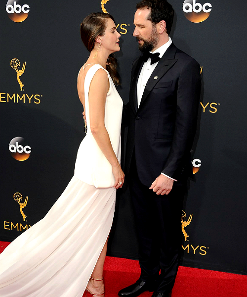 missbones:Matthew Rhys and Keri Russell killing us @ Emmys 2016