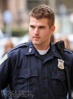 gaybicops:  Wow this cop is really cute