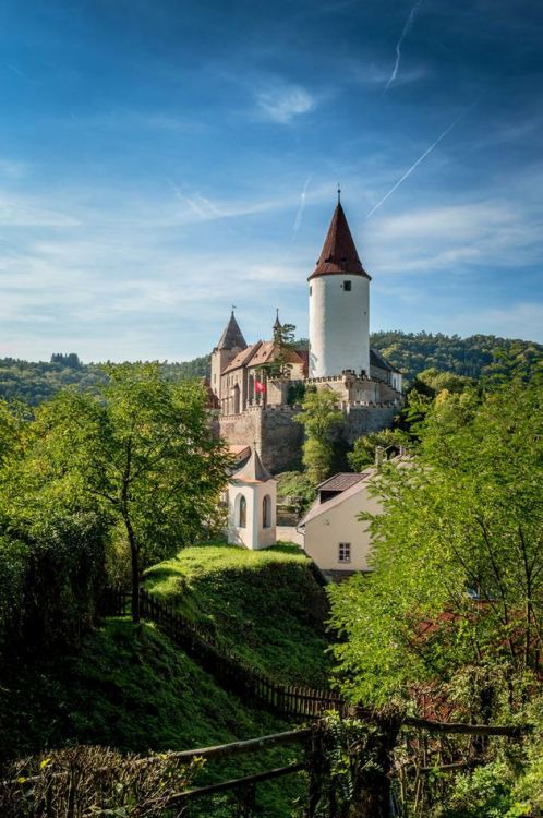 The gothic castle of Křivoklát, Bohemia / Czech Republic (by Lukas Cernoch).