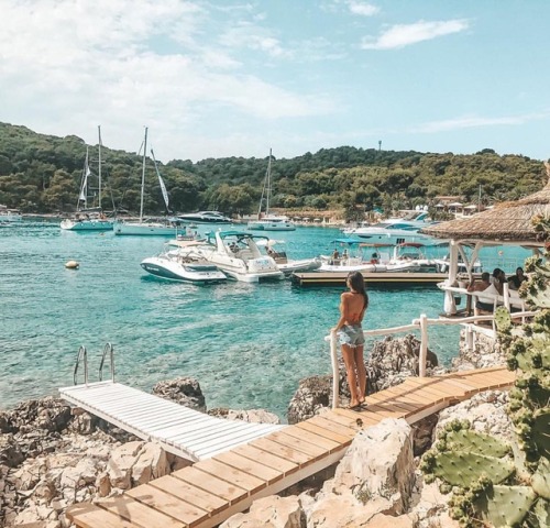 Palmižana bay #Hvar . Tag someone you want to go here with! #mustvisit #palmizana #pakleniotoci #pak