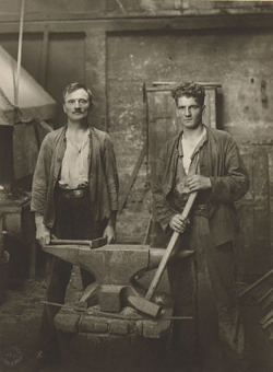 Blacksmiths, 1926, photo by August Sander