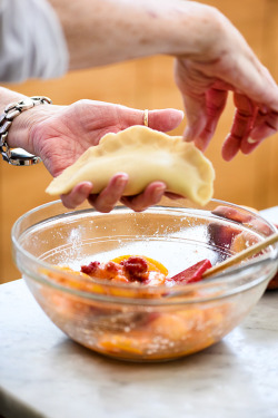 foodffs:  Raspberry Peach Hand Pies Really