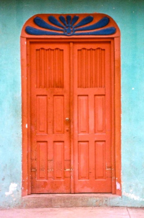 Puerta, Flores, el Petén, Guatemala, 2001.