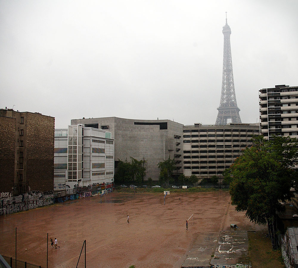 twothousanddollarpurse:   they don’t take a lot of pictures of the eiffel tower
