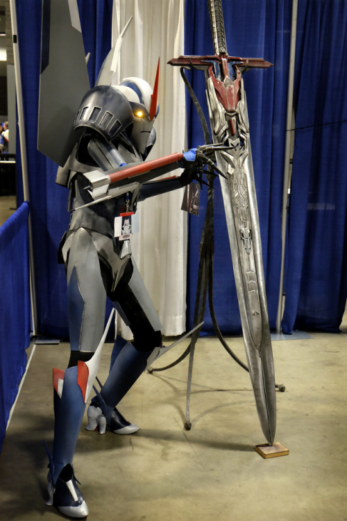 saintgale: Here are some photos from Otakon of my Starscream cosplay!  Again, thank you to everyone for the wonderful comments and feedback on this! It was a really great experience and a lot of fun, and I very much appreciate the support.  ♥    