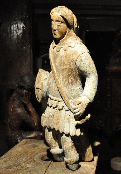 English oak sculpture (c. 1380) This sculpture of a late 14th century knight in sword combat dress i