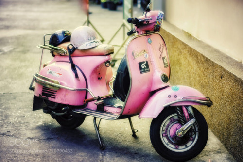 lifeunderthewaves:Vespa Scooter by JijoGeorge Vespa scooter in streets of Bangkok