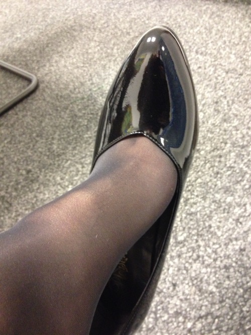 Heel dangling at the office Kisses TammyPlease send any donations to keep this blog running at paypa