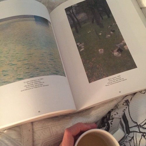 artsheila:  I’ve spent most of my holiday on my bed drinking tea and reading books about art
