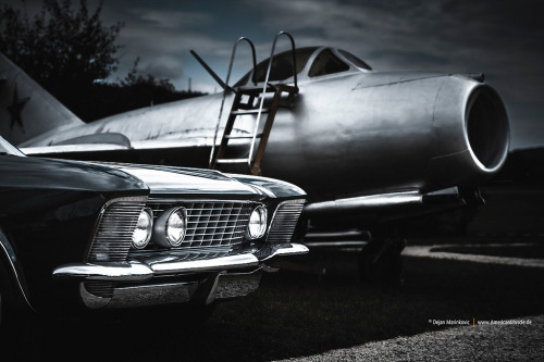 63 Riviera &amp; MIG15 by Dejan Marinkovic.(par AmericanMuscle.de)More Airplanes here.