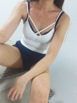 jessicaspanties:  FBT Post Work Out PicsAs promised from this post, here’s my post work out sweaty pics because my fellow horny comrades reblogged! So here’s your reward ;)So I went for a run the other day and decided to end my routine by climbing