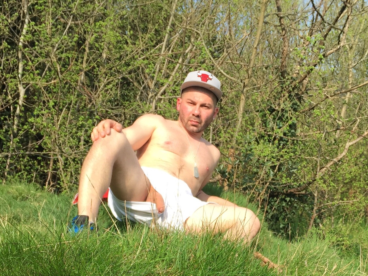 trainersandkits:  Sunbathing with my bits out