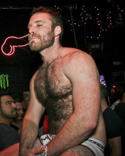 guysthatgetmehard:  furry fucker 