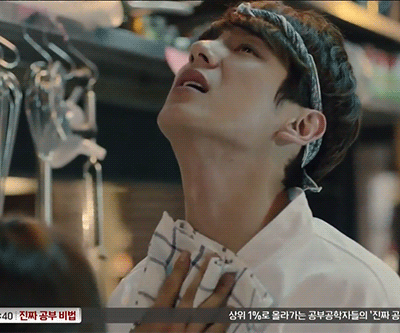 thesuitelife547:  I…am so late in watching this episode haha. But still, Kwak Siyang looks good and I kind of really like him with Park Boyoung. The moment I saw that scene with them walking together I was like “Wow, they match well” hahaha. I