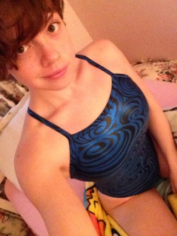 daddys-little-minx:  Getting ready to go for a swim :3  This girl is amazing