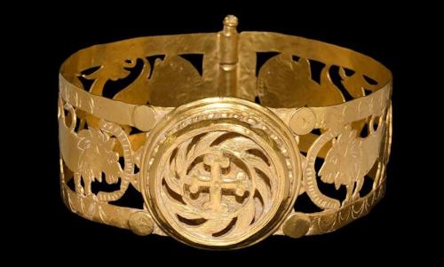 archaicwonder:Byzantine Gold Bracelet with Cross and Lions, 5th-6th Century AD
