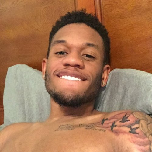 lochnesscolossus:  beammeuptaty:  meechonmars:  bed selfies cause why not? instagram: @meechonmars&n