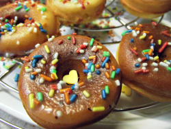 his-little-pebble:  our donuts! They are delicious! We made so many that Daddy will eat some of them tomorrow at work! &lt;3 