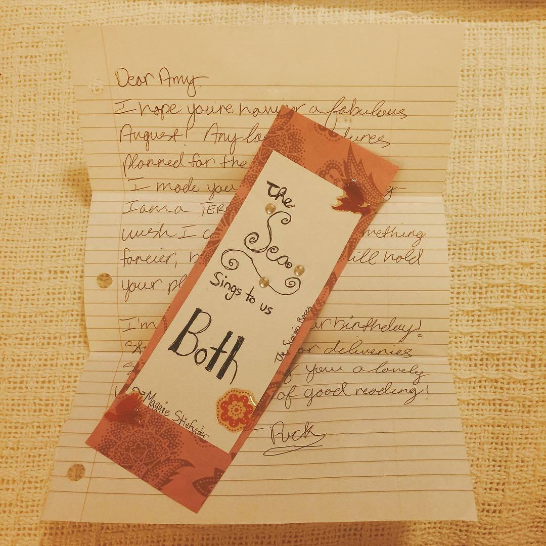 Dear #OTSPSecretSister, I ADORE your DIY, all the more because you did it even when you don’t think it’s your thing. Thank you so much for sending me mail from Puck. It was a bright spot on a gloomy day. 😘 #mail #snailmail #penpal #bookmark #tsr...