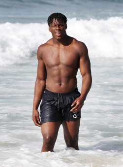 sporthunks:  English Rugby Hunk, Maro Itoje, emerging from the water 😍