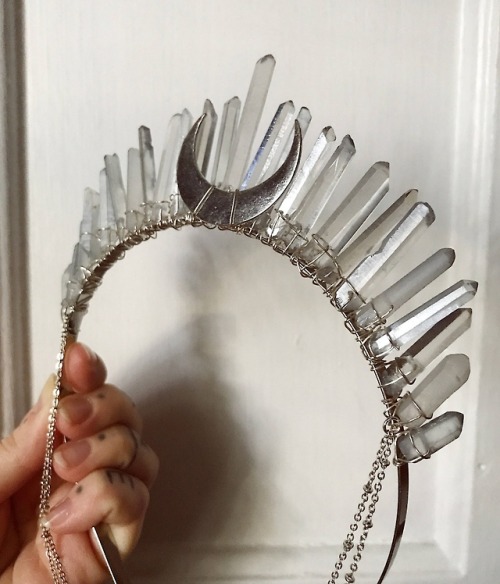 brytning: sosuperawesome: Crystal Crowns Owisteria on Etsy See our #Etsy or #Crowns tags I need to d