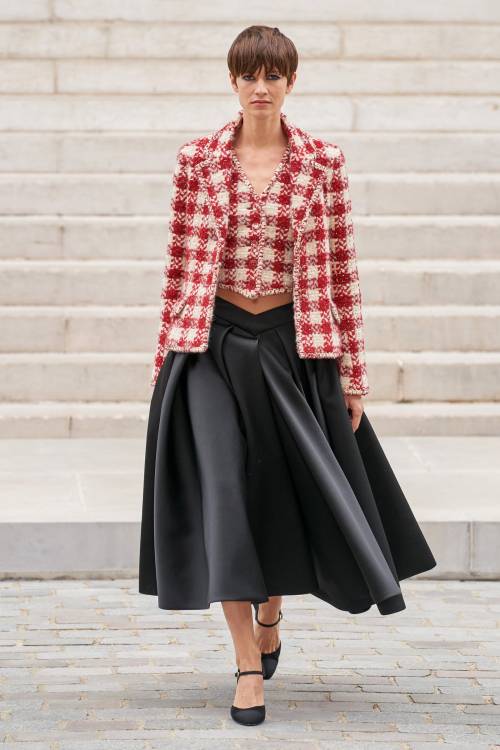 Chanel by Virginie Viard, Fall 2021 Couture Credits:Damien Boissinot - Hair StylistTom Pecheux - Mak