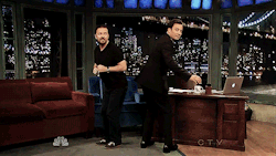 latenightjimmy:  LNJF | Twerking in silence.  beeishappy 