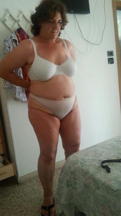 Sexy old bbw granny in her underwear.Find your sexy older lady here!