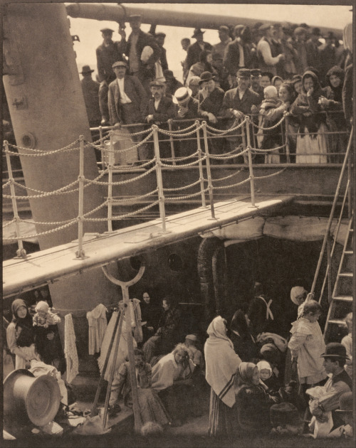 Alfred Stieglitz, The Steerage, 1907 (Source: J. Paul Getty Museum)Coming to the end of the deck, 