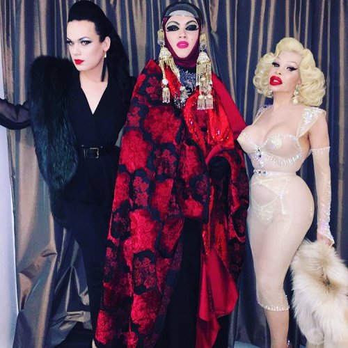 amandaleporeofficial:  Fun at THE NIGHTINGALE ❗️💋❤️💄 #birminghamengland  #amandalepore  @kylefarmery  @daniellismore  #glamourgirls 