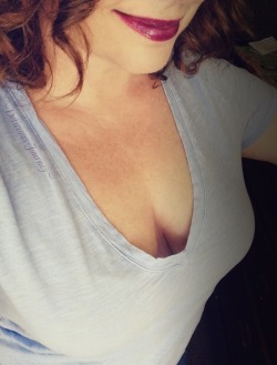 curiouswinekitten2:  Finally found a pause in the day to get some cleavage submitted! Have a scrumptious week, @curiouswinekitten2 💋  ❤️️❤️️❤️️  thank you!  Always love to see you.