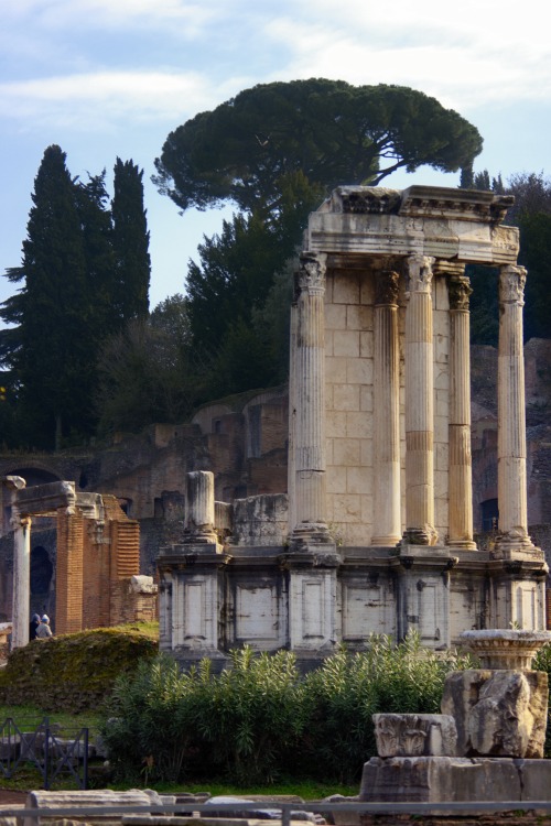 greco-roman-world: Temple of Vesta, Rome