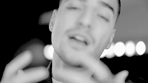 kingmaluma:Maluma in the video “Me Llamas” in collaboration with Piso 21.