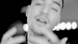 Kingmaluma:maluma In The Video “Me Llamas” In Collaboration With Piso 21.