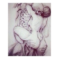 imsohotimakedevilssweat:  A profound picture of a woman giving her all to someone who has nothing to offer her back. This is an extremely deep picture.    Know your worth ladies !