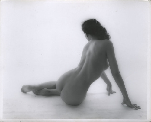 Sex gmgallery:Nude figure study of Alice Denham pictures