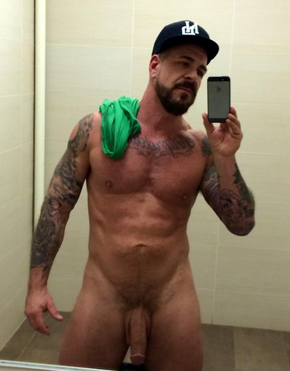 bimassageguy:  crimenaldotintent:  Candidly: Rocco Steele Edition.  Rocco Steele selfies