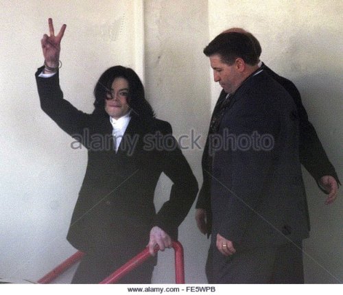 November 20th 2003, Michael Jackson is escorted to the Sheriff&rsquo;s building. This is where and w