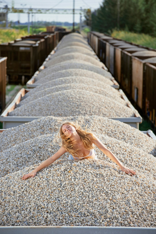 morningmode - ANNA pt.2Model Anna Ewers by Ryan McGinley for...