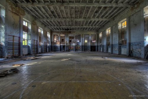  Abandoned gym, Germany, 2017.flickr ◄ ► instagram 