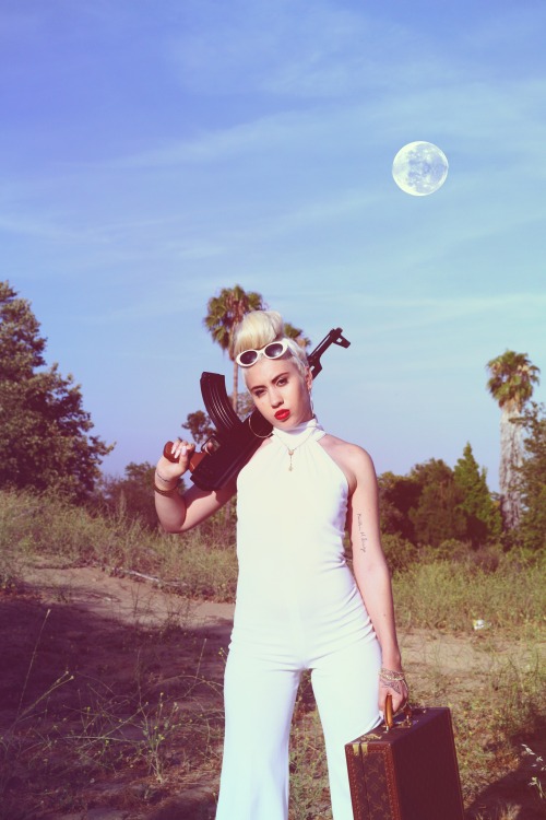 pale-babes-of-ghetto:  angelvuitton:YAAAASSS  Babe