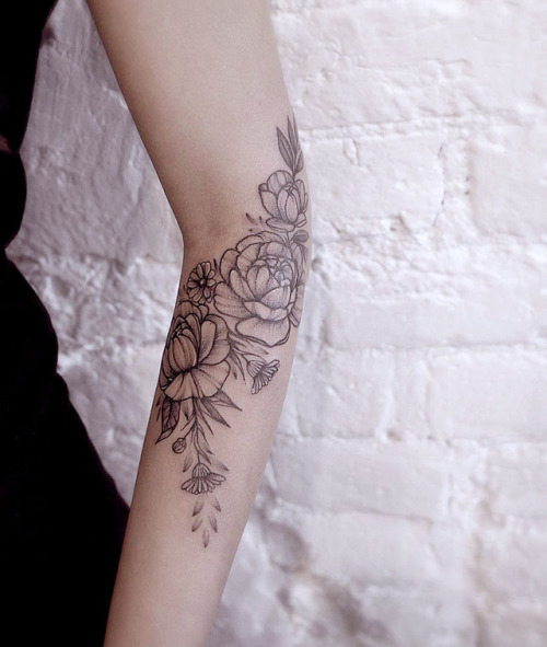 tattoos-org:Calendula TattooArtist: anna_bravo_