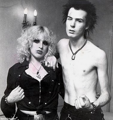 insanefromreality:  Love kills, lets be like Sid and Nancy.