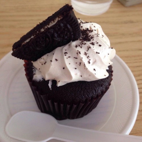 ryuucafe:Oreo cupcake