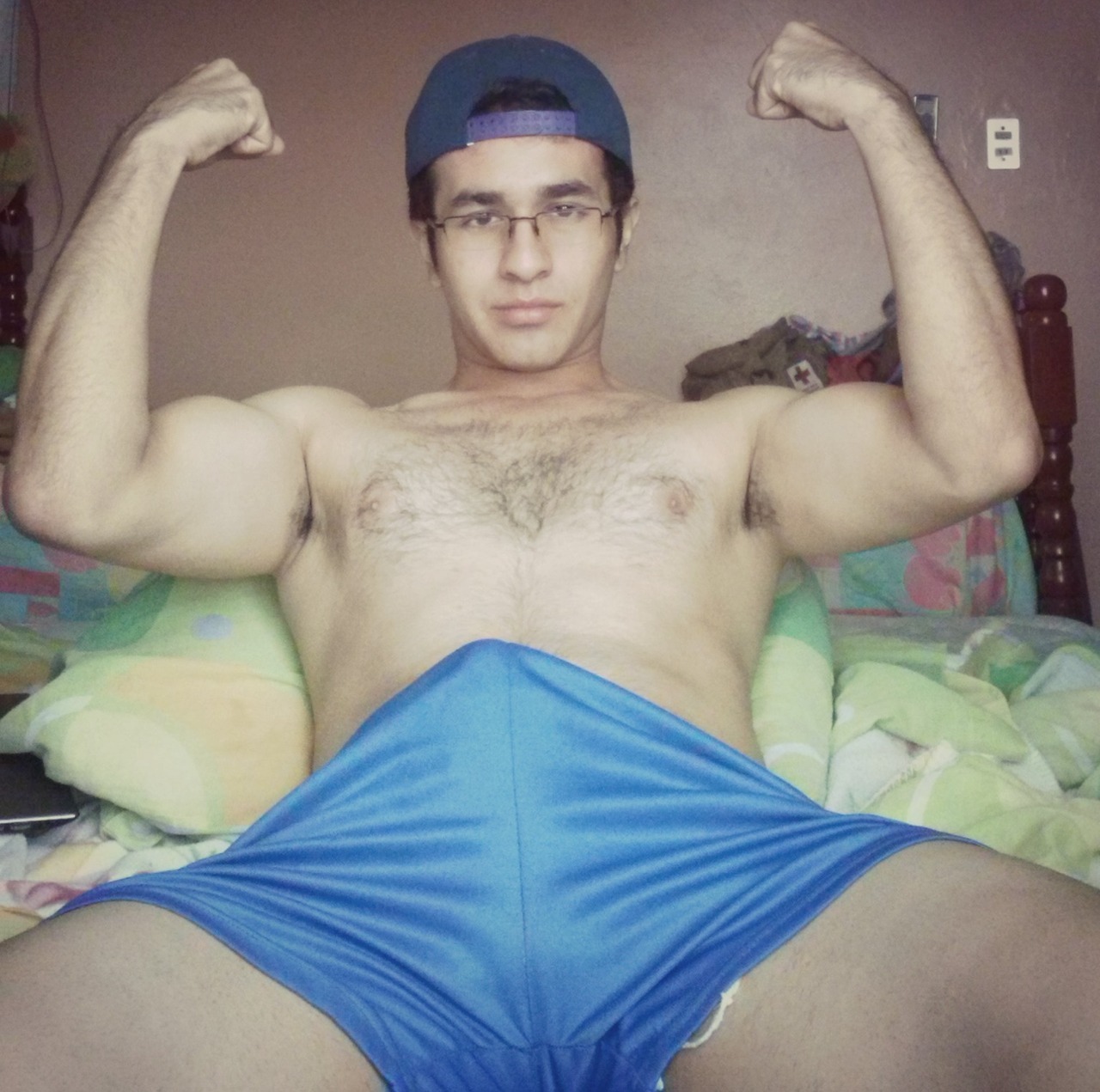 sexoparamimexico:  manuelhotdf:  Que rico esta este cabrón, si me siento en su verga.